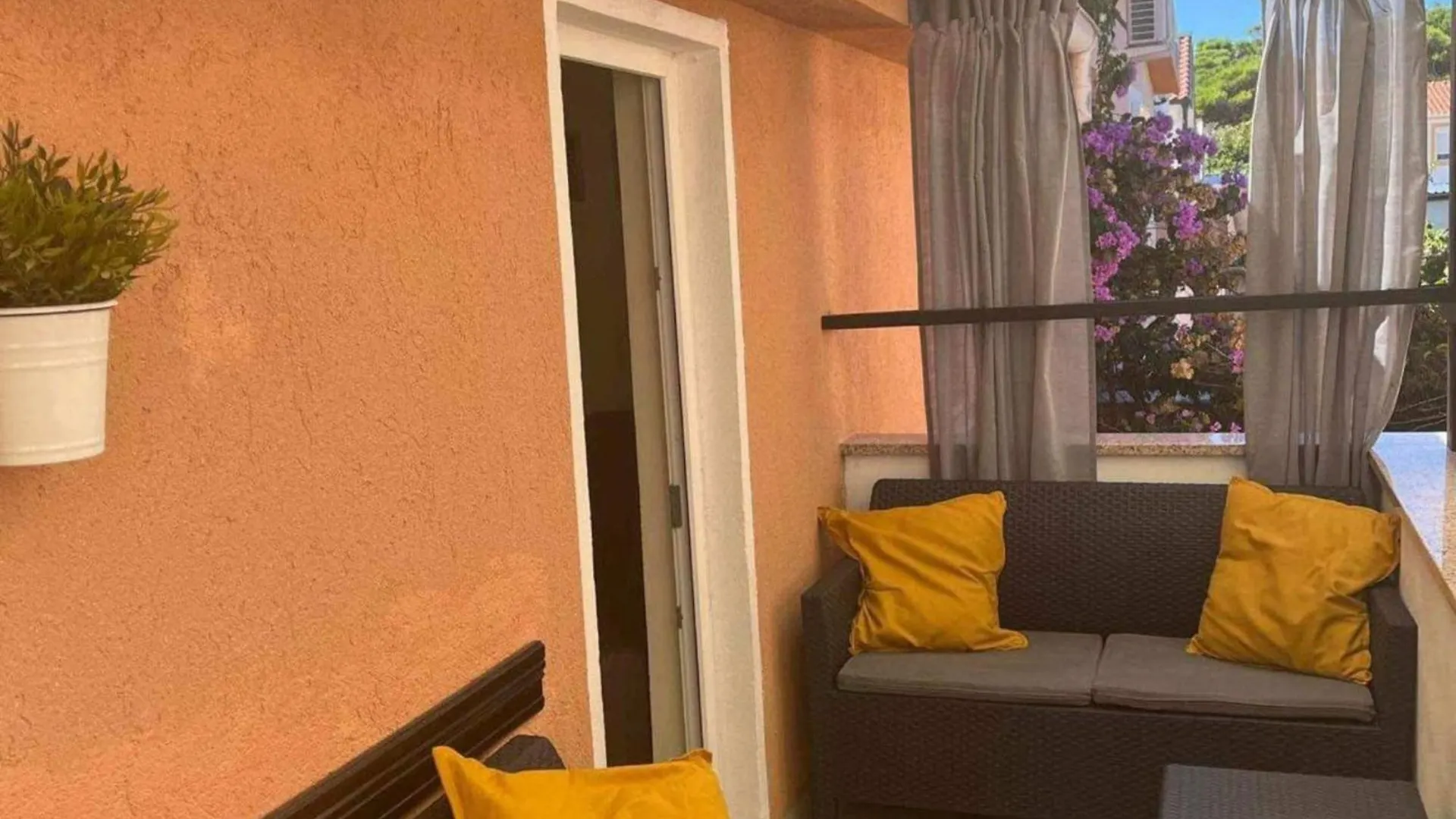 Vir Beachfront Family Friendly Apartments