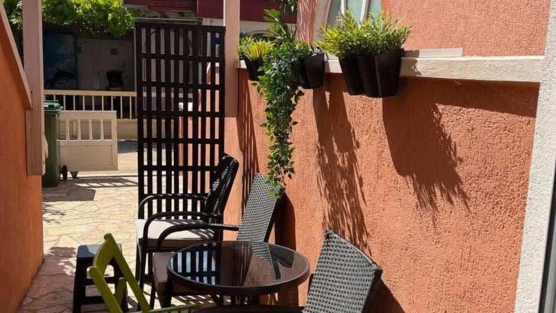 Vir Beachfront Family Friendly Apartments