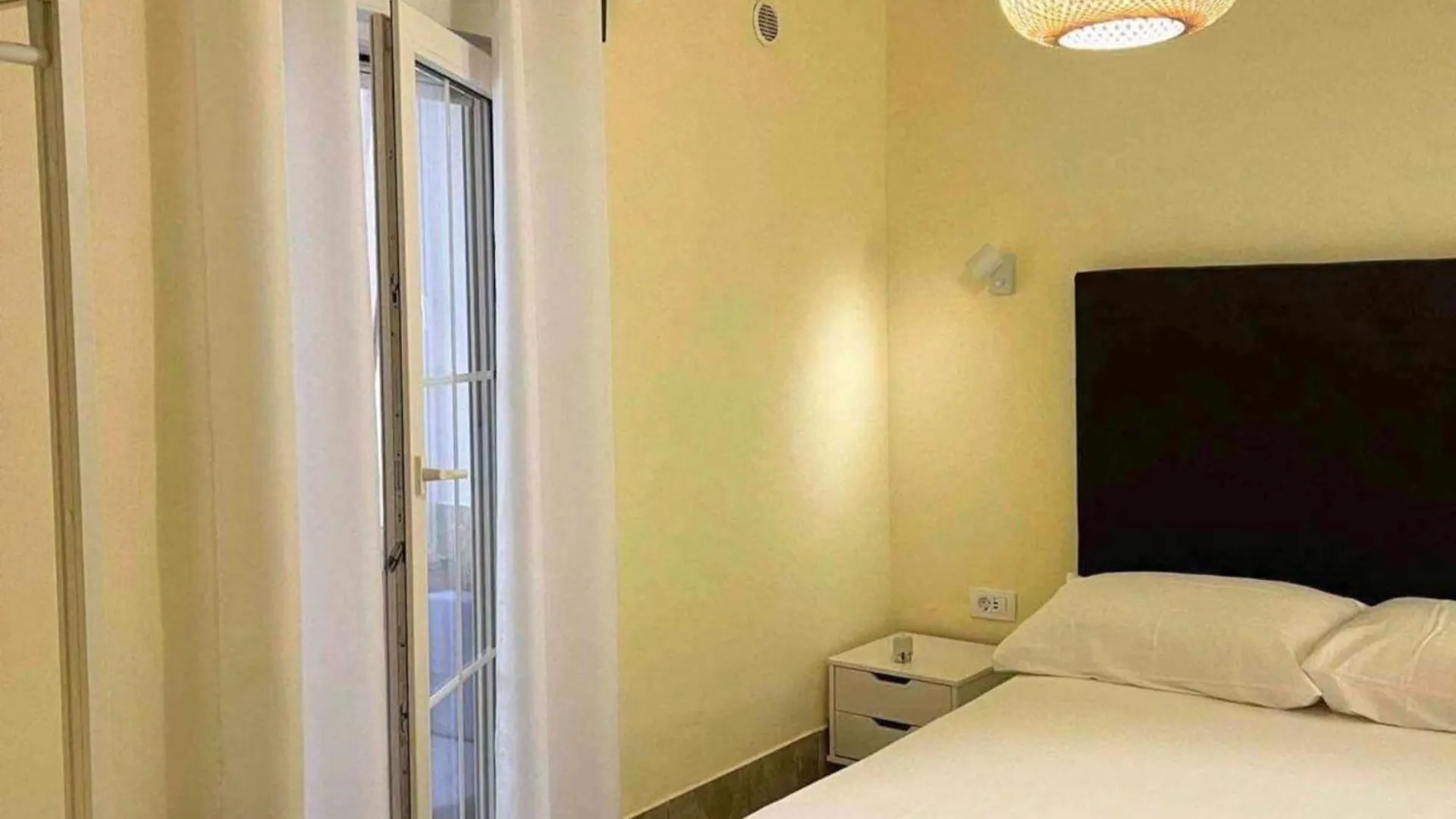 Vir Beachfront Family Friendly Apartments